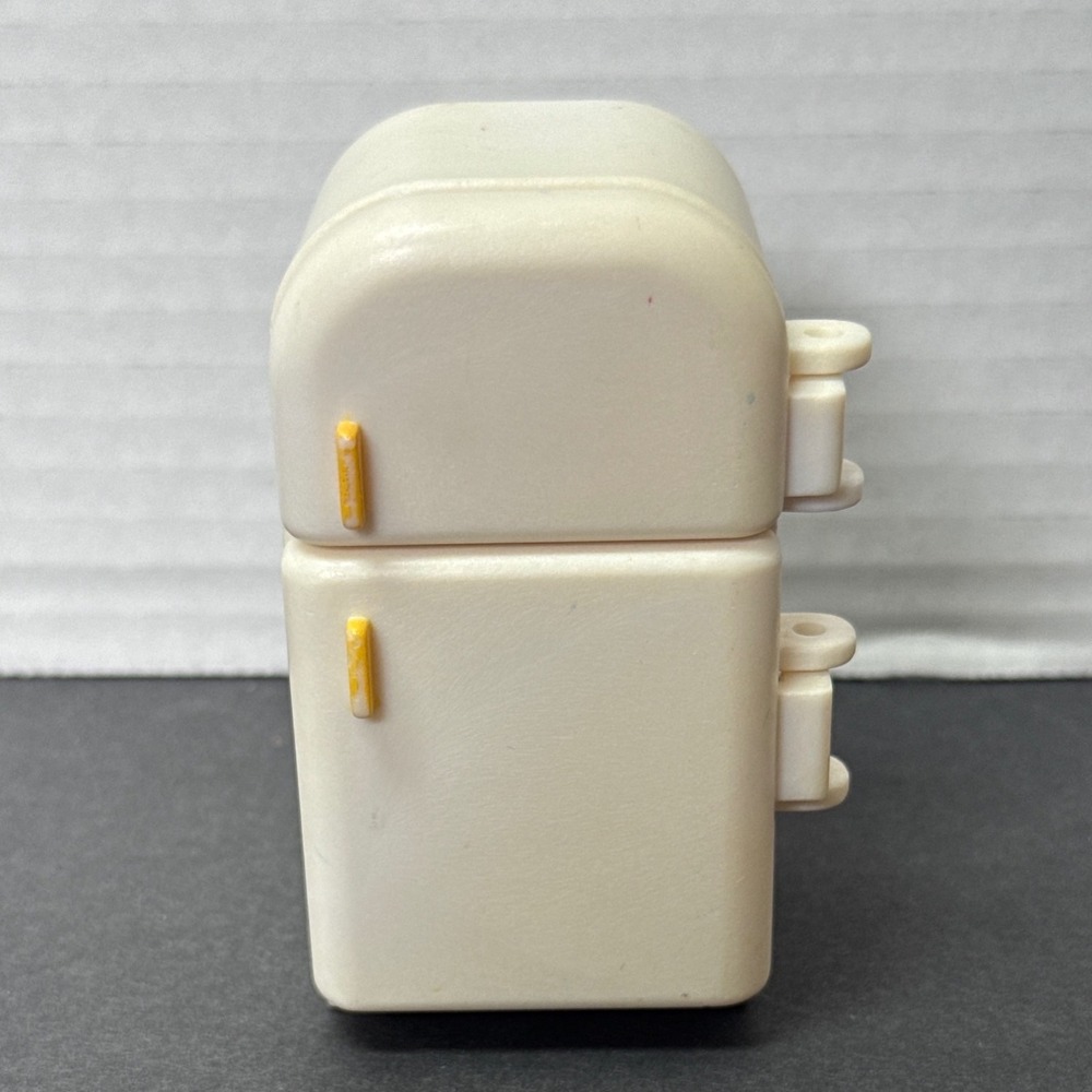 Vintage Epoch Calico Critters Sylvanian Families Cream Refrigerator Toy Fridge